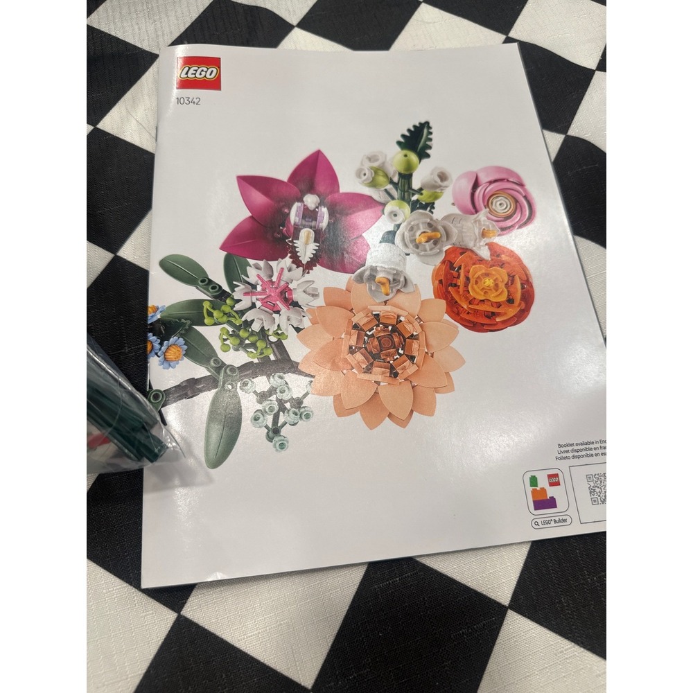 LEGO Botanicals Pretty Pink Flower Bouquet Building Set 10342 749 Pieces - Picture 4 of 5